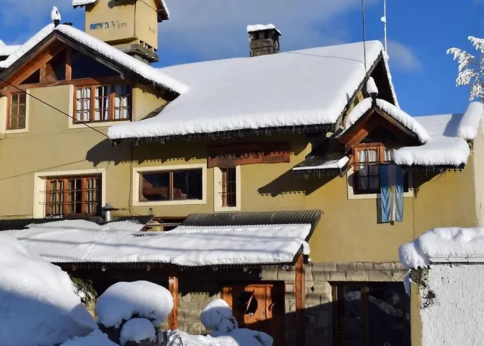 Periko'S Youth Hostel